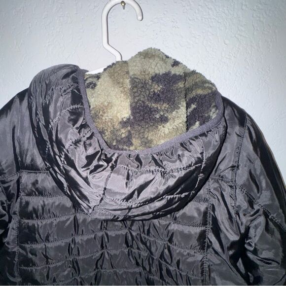 Kids Eddie Bauer Reversible Black & Camo Puffer Jacket - Picture 9 of 12